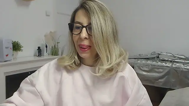 Snapshot of SukyGirl chatting on 02-10-25, 09:36 SukyGirl online show from 02-10-25, 09:36
