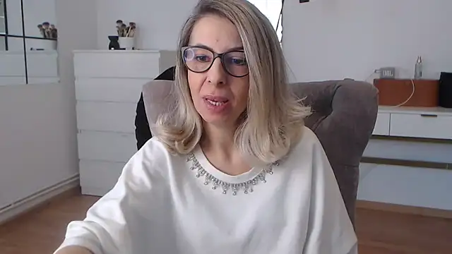 Snapshot of SukyGirl chatting on 02-11-25, 08:48 SukyGirl online show from 02-11-25, 08:48