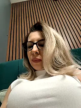 Snapshot of SukyGirl chatting on 02-25-25, 05:08 SukyGirl online show from 02-25-25, 05:08