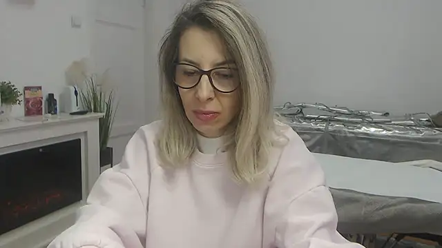 Snapshot of SukyGirl chatting on 02-25-25, 08:14 SukyGirl online show from 02-25-25, 08:14