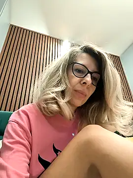 Snapshot of SukyGirl chatting on 03-03-25, 06:04 SukyGirl online show from 03-03-25, 06:04