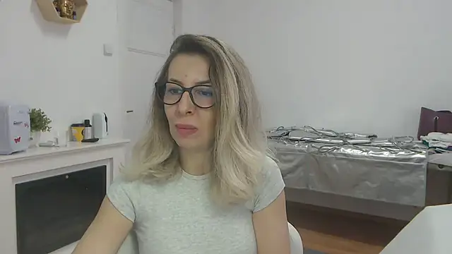 Snapshot of SukyGirl chatting on 03-05-25, 08:54 SukyGirl online show from 03-05-25, 08:54
