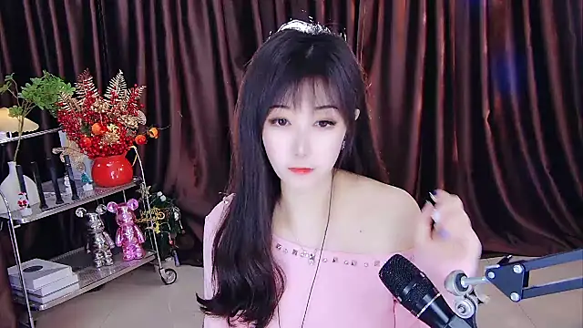 Snapshot of xiaoya666--baby chatting on 02-15-25, 02:04 xiaoya666--baby online show from 02-15-25, 02:04