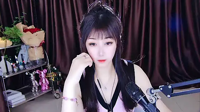 Snapshot of xiaoya666--baby chatting on 02-25-25, 02:33 xiaoya666--baby online show from 02-25-25, 02:33
