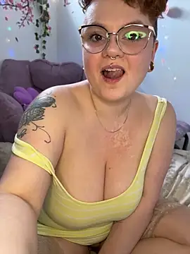 Snapshot of Sweetleeahxx chatting on 04-10-26, 01:27 Sweetleeahxx online show from 04-10-26, 01:27