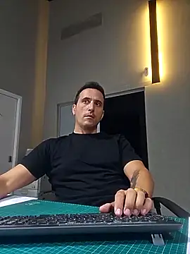 Lucas   81 online show from 10-21-25, 06:30