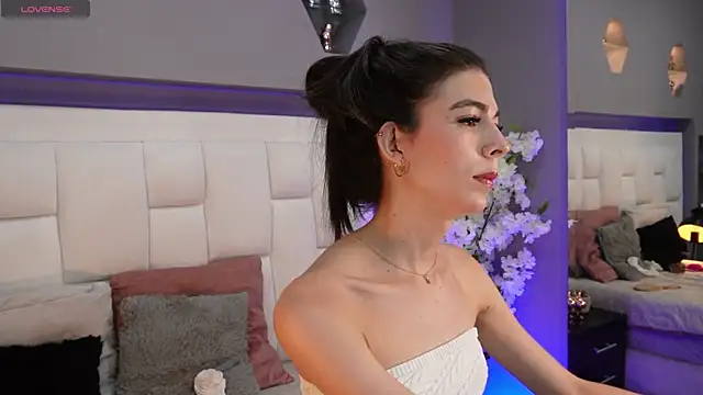 Snapshot of CuteAri chatting on 10-11-25, 08:07 CuteAri online show from 10-11-25, 08:07