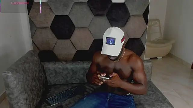 Latrellx7 online show from 06-08-26, 03:29