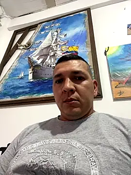 Snapshot of Diamonzeus chatting on 10-01-25, 09:43 Diamonzeus online show from 10-01-25, 09:43