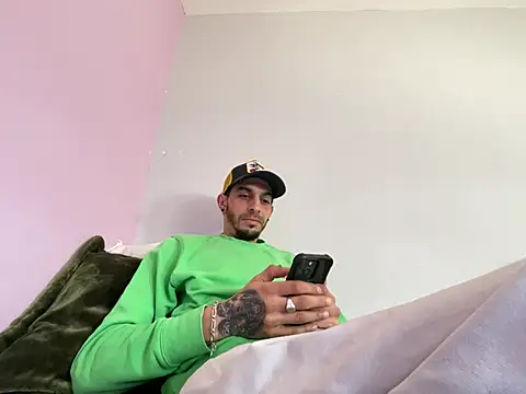 Snapshot of Rebeu313 chatting on 02-22-26, 09:08 Rebeu313 online show from 02-22-26, 09:08