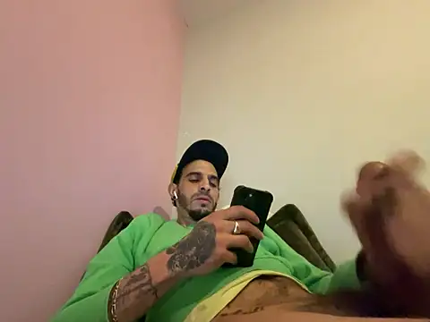 Snapshot of Rebeu313 chatting on 02-22-26, 09:13 Rebeu313 online show from 02-22-26, 09:13