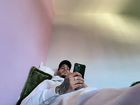 Snapshot of Rebeu313 chatting on 02-24-26, 02:15 Rebeu313 online show from 02-24-26, 02:15