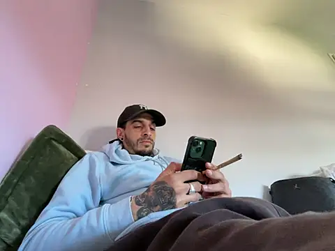 Snapshot of Rebeu313 chatting on 03-01-26, 12:18 Rebeu313 online show from 03-01-26, 12:18