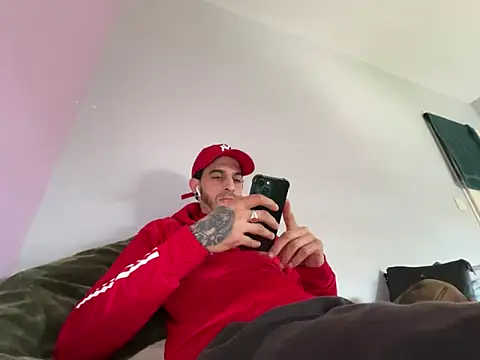 Snapshot of Rebeu313 chatting on 03-05-26, 11:28 Rebeu313 online show from 03-05-26, 11:28