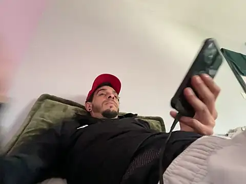 Snapshot of Rebeu313 chatting on 03-08-26, 01:15 Rebeu313 online show from 03-08-26, 01:15