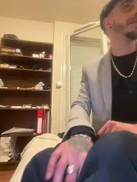 Snapshot of Rebeu313 chatting on 03-15-26, 04:18 Rebeu313 online show from 03-15-26, 04:18