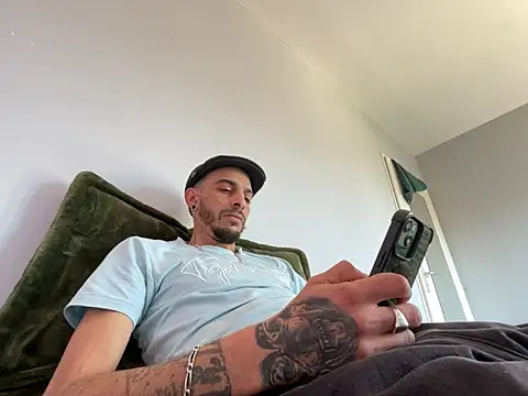 Snapshot of Rebeu313 chatting on 03-21-26, 10:31 Rebeu313 online show from 03-21-26, 10:31