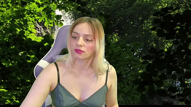 Snapshot of Dolce--Mia---Bianchi__07 chatting on 03-20-25, 12:00 Dolce--Mia---Bianchi 07 online show from 03-20-25, 12:00