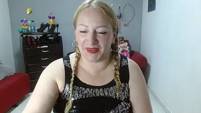 Snapshot of emperabigbootybigass chatting on 02-06-25, 03:20 emperabigbootybigass online show from 02-06-25, 03:20