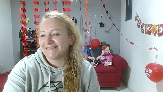 Snapshot of emperabigbootybigass chatting on 02-17-25, 12:27 emperabigbootybigass online show from 02-17-25, 12:27