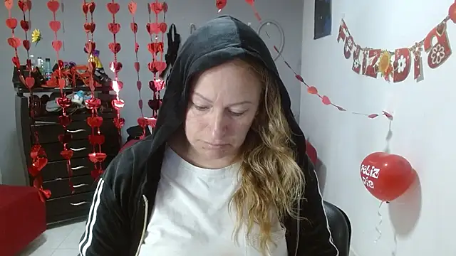 Snapshot of emperabigbootybigass chatting on 02-20-25, 12:47 emperabigbootybigass online show from 02-20-25, 12:47