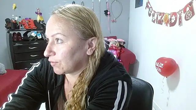 Snapshot of emperabigbootybigass chatting on 02-26-25, 12:25 emperabigbootybigass online show from 02-26-25, 12:25