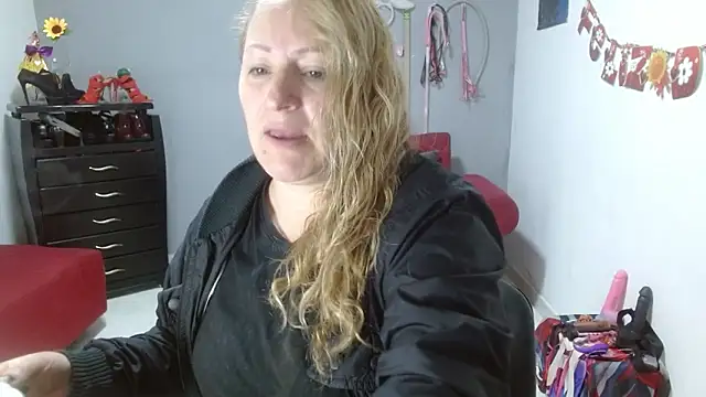 Snapshot of emperabigbootybigass chatting on 03-12-25, 12:15 emperabigbootybigass online show from 03-12-25, 12:15