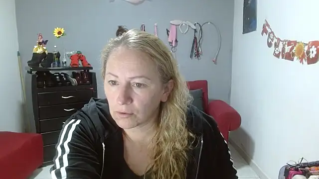 Snapshot of emperabigbootybigass chatting on 03-19-25, 12:23 emperabigbootybigass online show from 03-19-25, 12:23