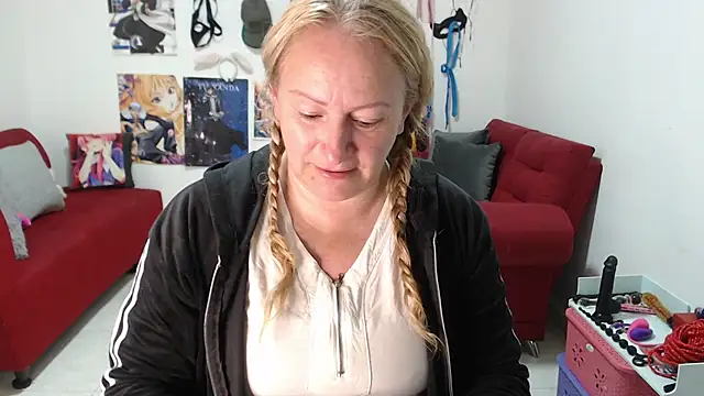 Snapshot of emperabigbootybigass chatting on 10-21-25, 12:17 emperabigbootybigass online show from 10-21-25, 12:17