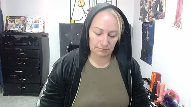 emperabigbootybigass online show from 05-05-26, 12:13