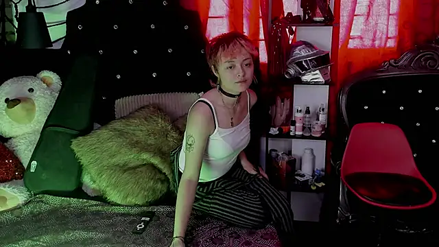 Snapshot of Baby_Punk chatting on 01-16-25, 04:50 Baby Punk online show from 01-16-25, 04:50