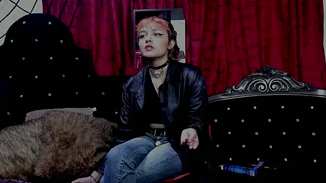 Snapshot of Baby_Punk chatting on 01-18-25, 01:08 Baby Punk online show from 01-18-25, 01:08