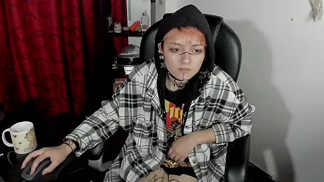 Snapshot of Baby_Punk chatting on 01-24-25, 12:42 Baby Punk online show from 01-24-25, 12:42