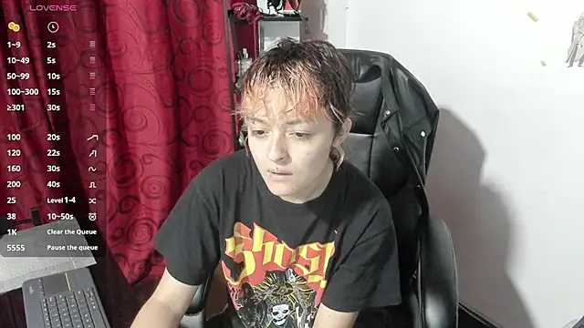 Snapshot of Baby_Punk chatting on 01-29-25, 12:12 Baby Punk online show from 01-29-25, 12:12