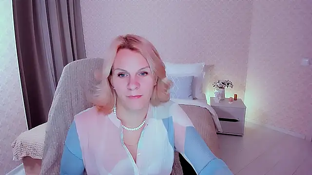 Louisa Bay online show from 12-14-24, 10:45