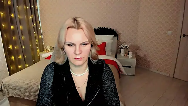 Louisa Bay online show from 01-15-25, 07:48