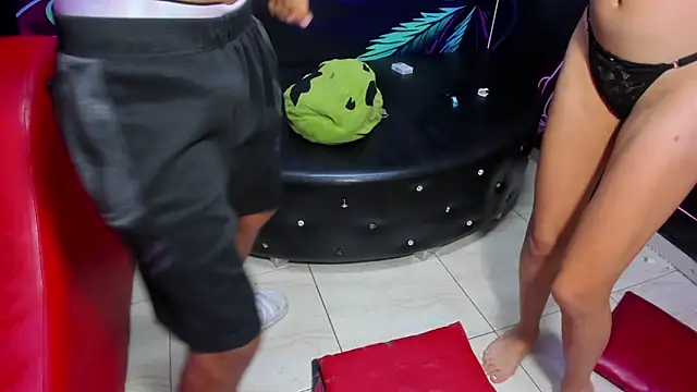 Snapshot of Living_room chatting on 02-18-26, 11:33 Living room online show from 02-18-26, 11:33