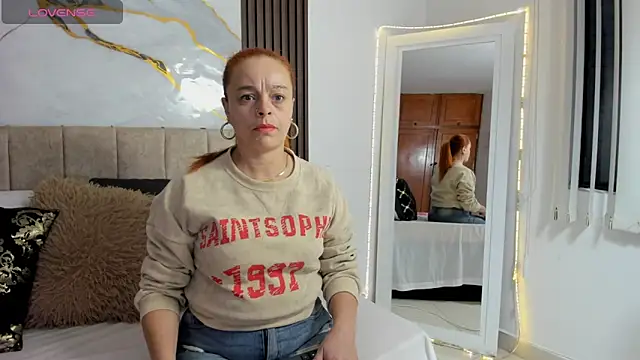 cristalwalker   online show from 06-19-26, 10:41
