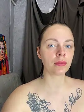 Lola Hale online show from 05-03-26, 06:03