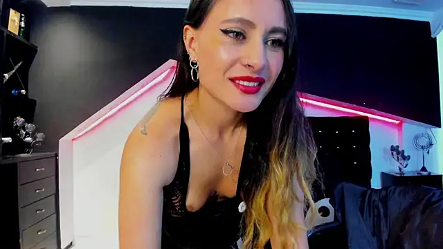 Coral Gibson online show from 03-18-25, 07:20