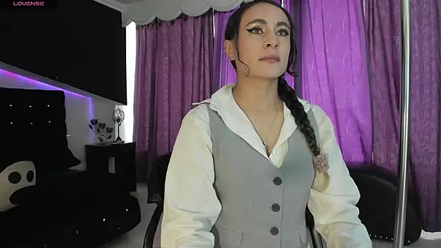 Coral Gibson online show from 01-10-26, 01:35