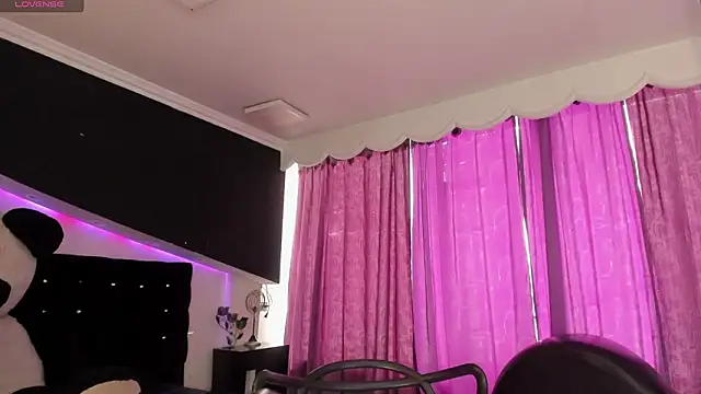 Coral Gibson online show from 02-07-26, 01:26