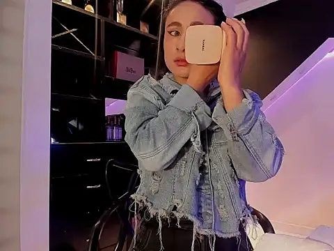 Coral Gibson online show from 05-06-26, 01:05