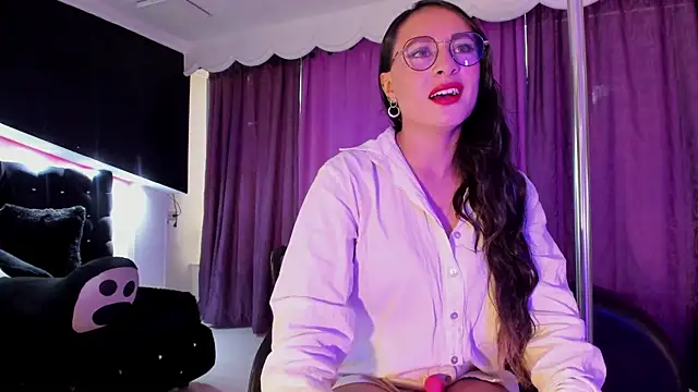 Coral Gibson online show from 06-25-26, 12:20