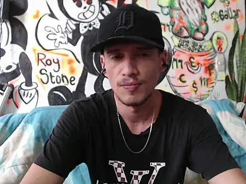 roystonee01 online show from 09-16-25, 03:02