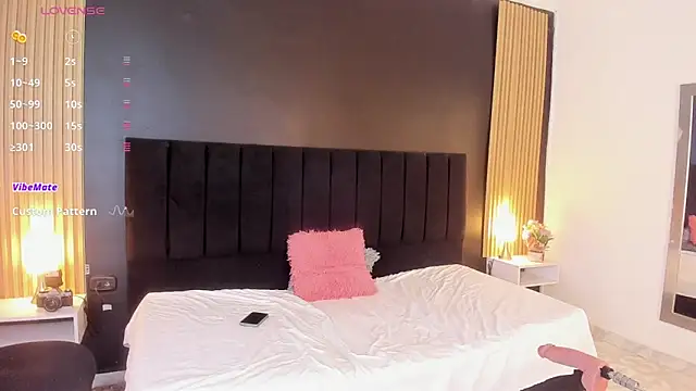 sweetsofia18 online show from 10-15-25, 10:59