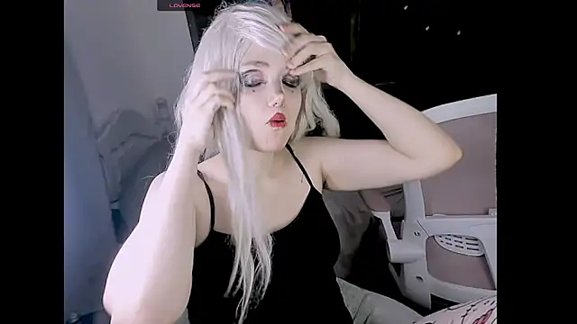 Snapshot of madokapruriens chatting on 10-25-25, 03:14 madokapruriens online show from 10-25-25, 03:14