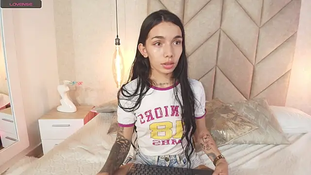 Mollymoon1 online show from 01-15-25, 03:43