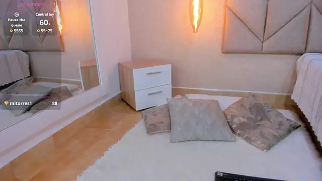 Mollymoon1 online show from 03-15-25, 07:27