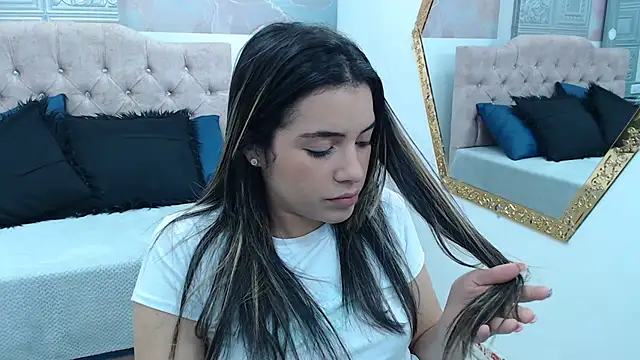 Leah Means  online show from 12-27-24, 03:48
